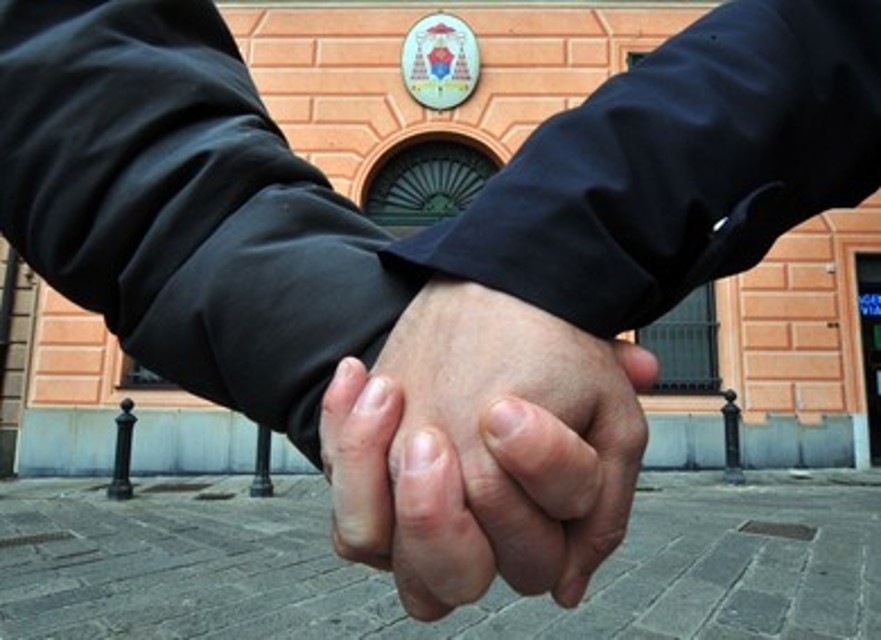 Consiglio di Stato boccia trascrizioni nozze gay: “Serve legge per mettere un punto”