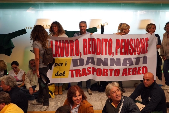 Alitalia, in scena la vergogna nazionale dei lavoratori  dimenticati. LE FOTO