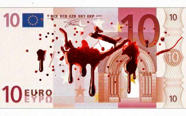 Ucciso a coltellate per pochi euro