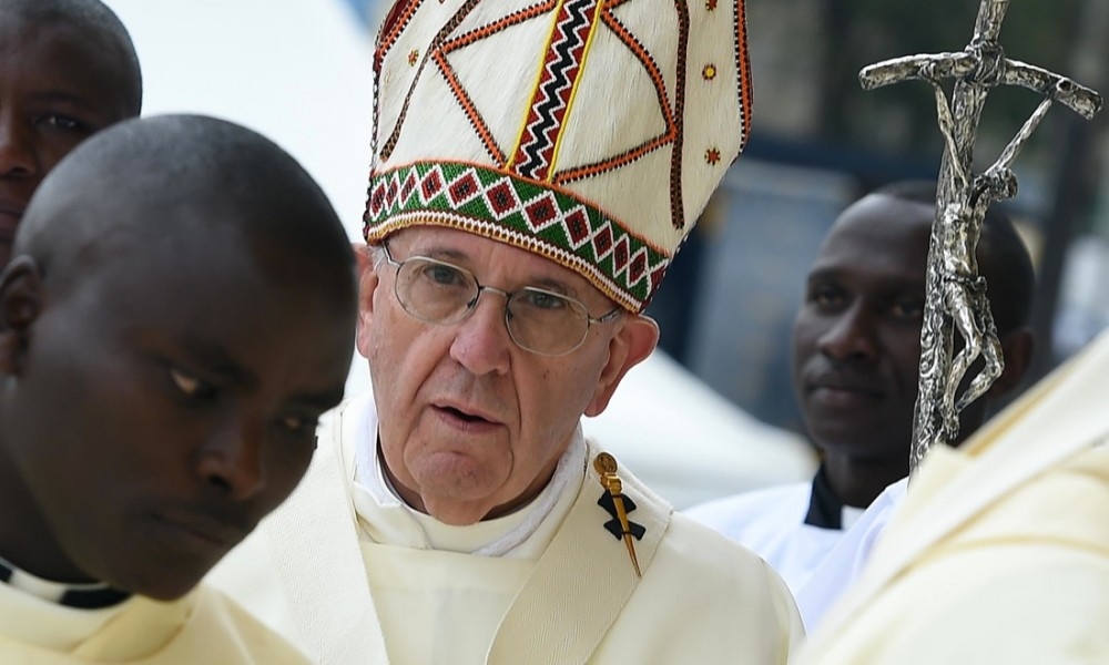 Papa, la corruzione è anche in Vaticano. Attenti al radicalismo religioso