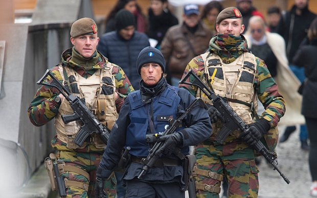 Terrorismo. Blitz in Belgio, 21 arresti. Salah non c’è