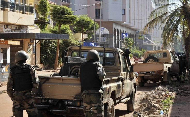 Mali. Terroristi asserragliati con ostaggi, 4 morti