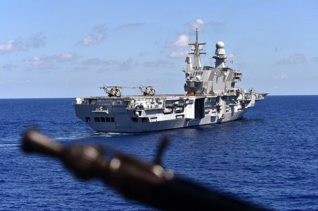 Libia denuncia navi da guerra a Bengasi. Italia smentisce