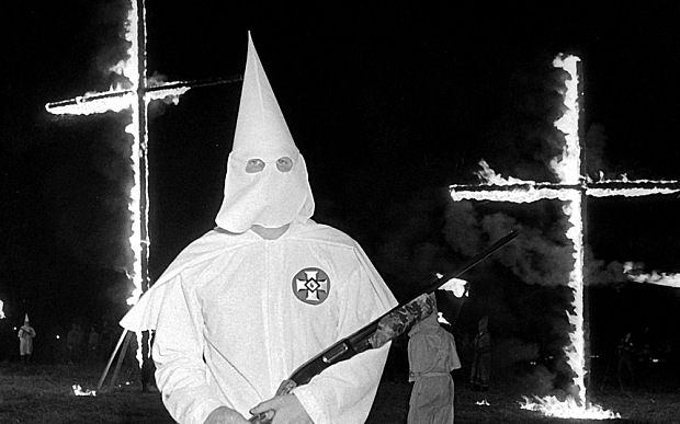 Usa: hacker di Anonymous pubblicano liste Ku Klux Klan