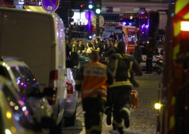 Parigi colpita dall’Isis. 128 vittime, è stato di guerra
