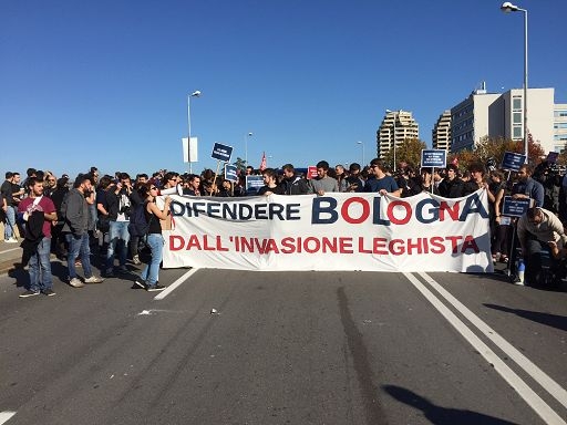 Salvini a Bologna, tensioni contro l’invasione leghista