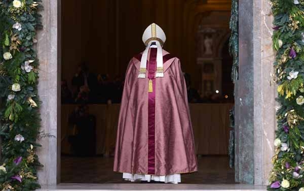 Giubileo. Papa apre porta Santa a San Giovanni in Laterano