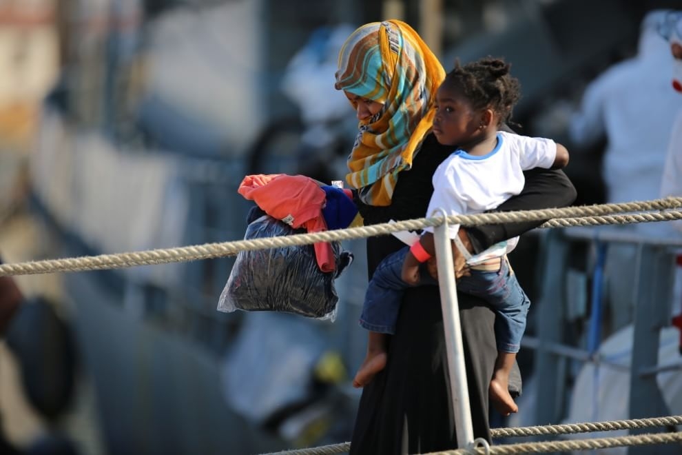 Migranti: 931 sbarcano nel porto di Palermo