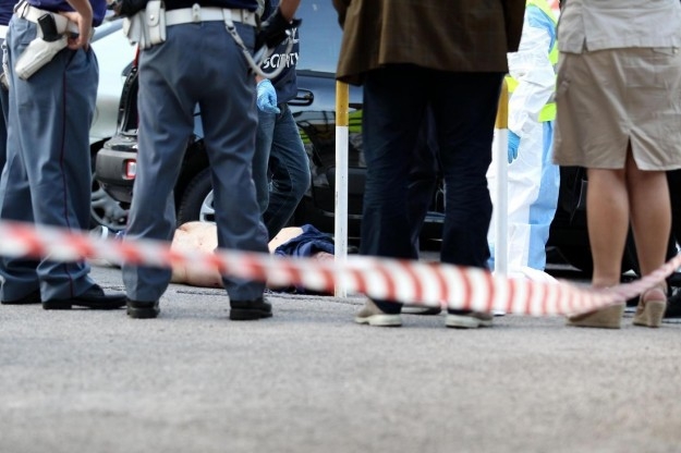 Camorra. Freddato 26enne davanti alla scuola. Continua la mattanza