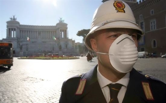 Smog: la metro chiude a Roma, tutti in auto