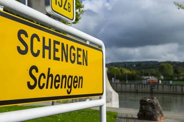 Ministri UE discutono gli accordi Schengen e la crisi migranti