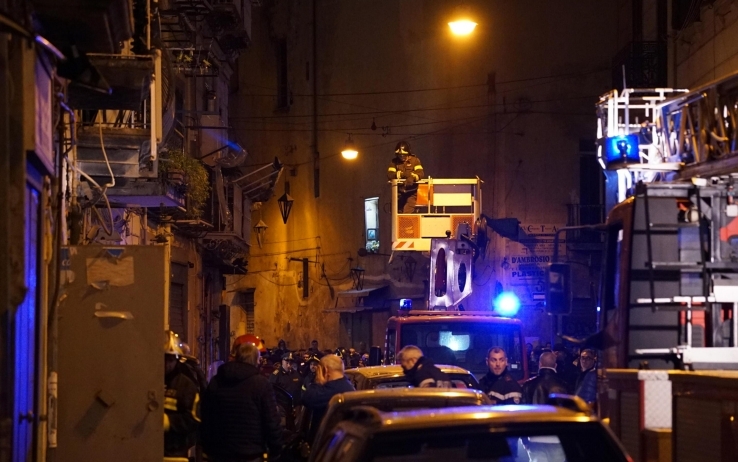 Napoli, forte esplosione al centro, 2 feriti