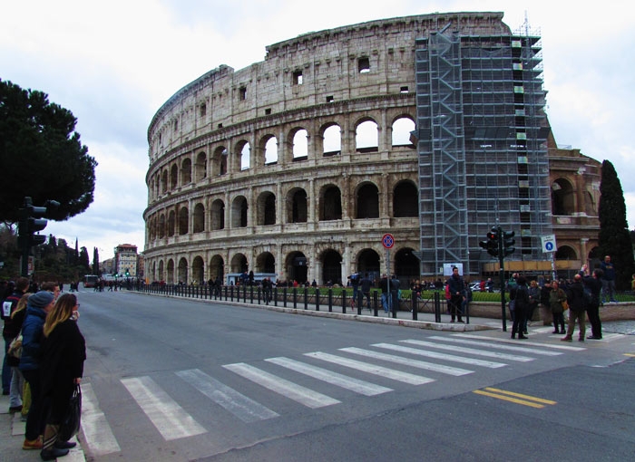 Al termine il restauro del Colosseo. Non senza polemiche