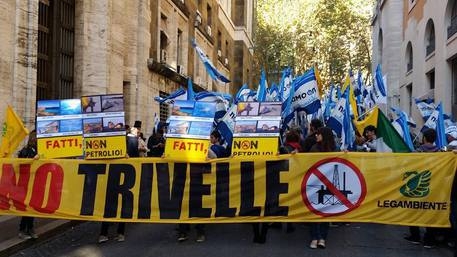 Referendum trivelle 17 aprile, Mattarella firma decreto