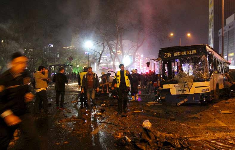 Turchia.  Attentato kamikaze. Ankara, raid contro il Pkk