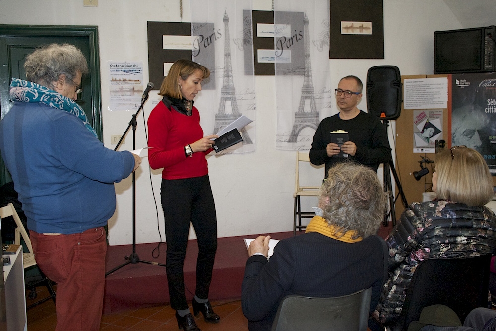 Poesia a Genova: emozione e civiltà al reading di Roberto Malini presso la Stanza della Poesia