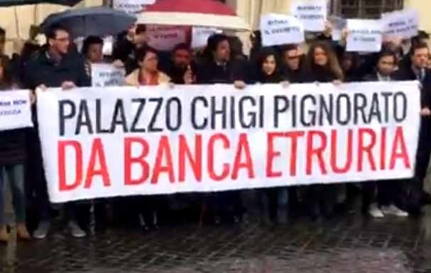 “Palazzo Chigi pignorato da banca Etruria”. Presidio contro le politiche del governo Renzi
