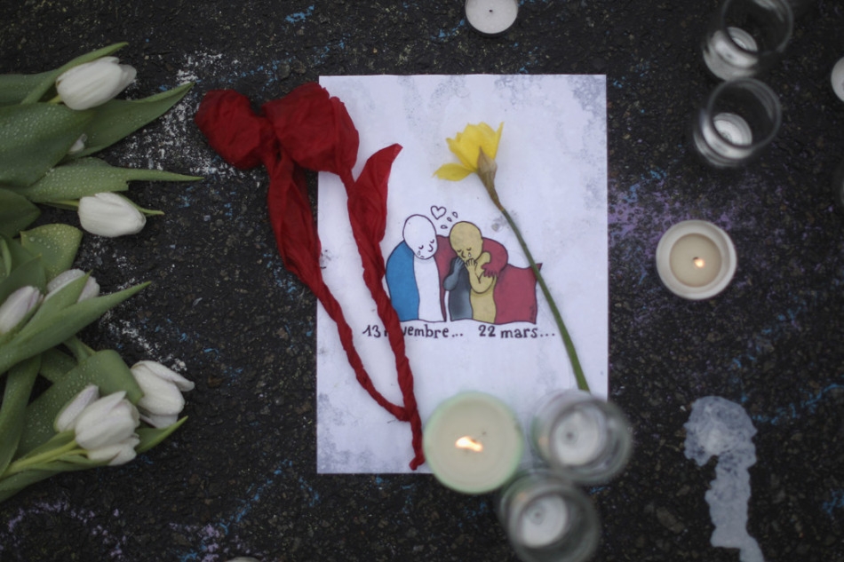 Attentati Bruxelles, tre identificati, altri due sospetti latitanti