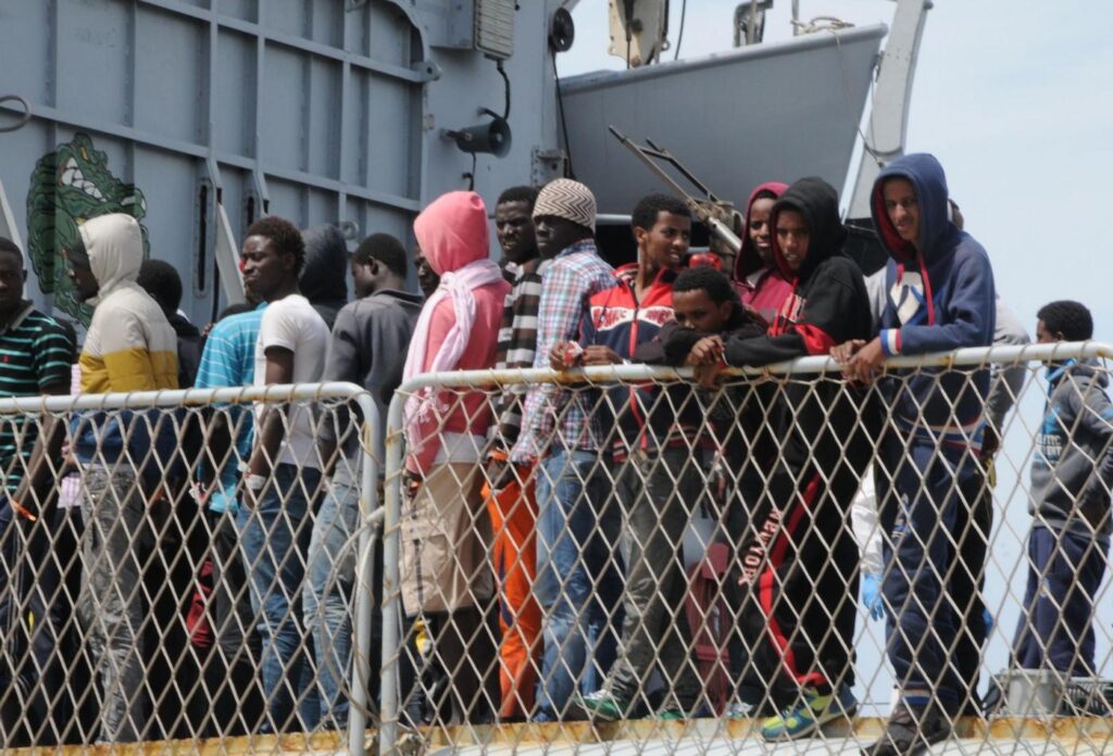 Immigrazione 300 migranti arrivano a Crotone