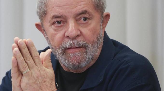 Brasile. Scandalo tangenti, arrestato l’ex presidente Lula