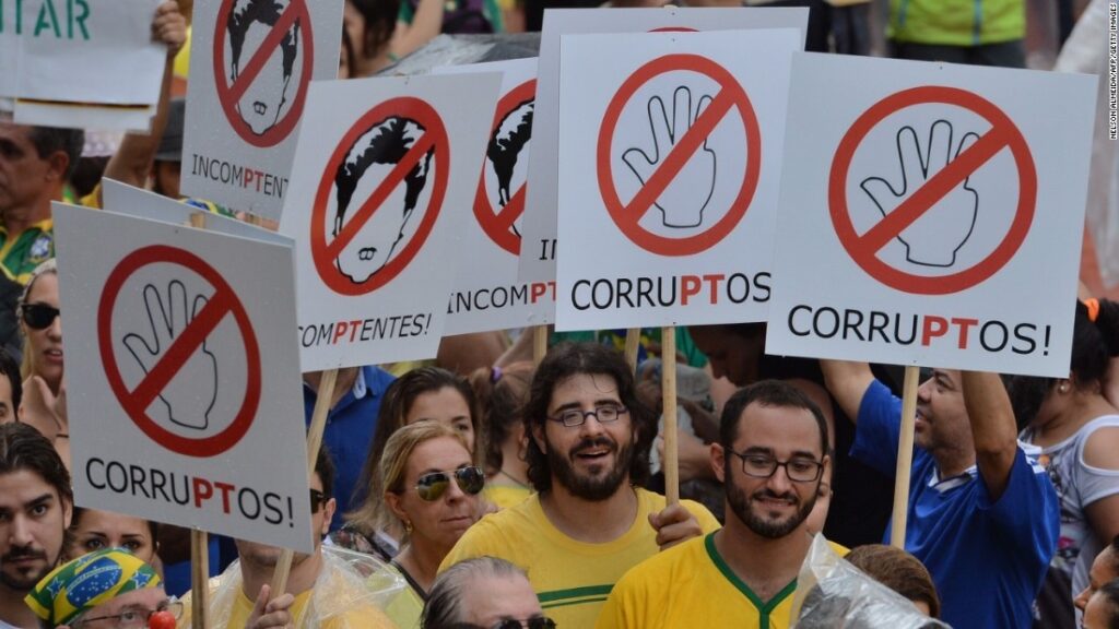 Brasile nel caos. Scontri e proteste contro il governo