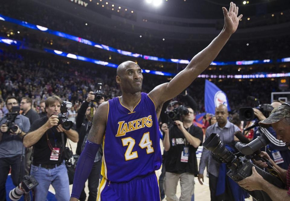 Basket. Kobe Bryant lascia alla grande. Show tra lacrime e applausi da 60 punti