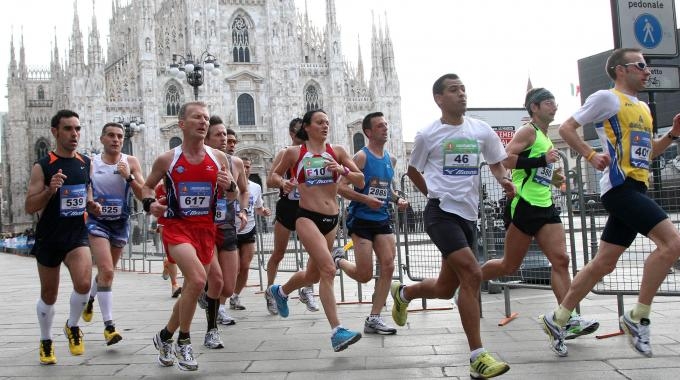 “Sport Senza Frontiere” alle maratone di Milano e Roma