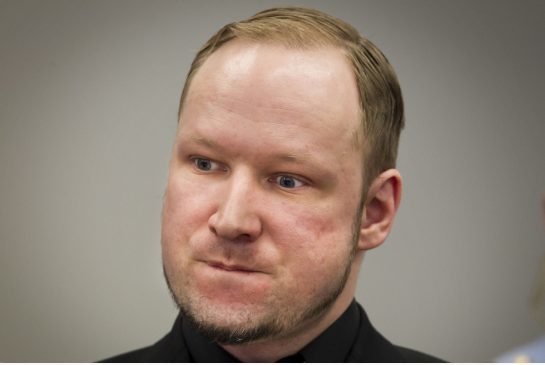 Norvegia: Breivik vince causa contro Stato, trattamento “inumano”