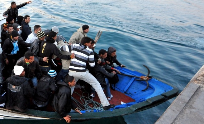 A Pozzallo sbarcano 454 migranti. Tra loro diversi feriti