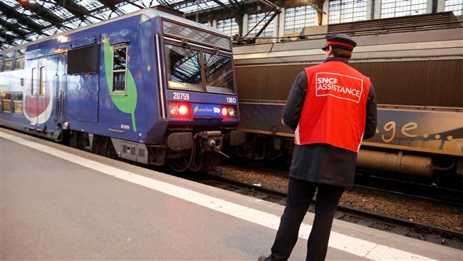 Francia. Contro le riforme anche i ferrovieri, treni fermi