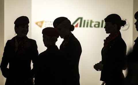 Alitalia pronta a diventare di Etihad. Le nuove divise? Dov’è il Made in Italy?