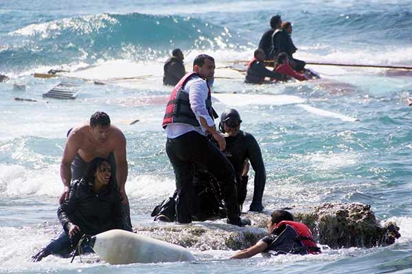 Migranti: naufragio in Canale Sicilia, morte 10 donne