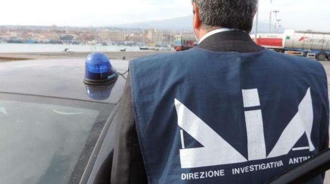 Mafia: confiscati beni per 700mila euro a 2 esponenti clan
