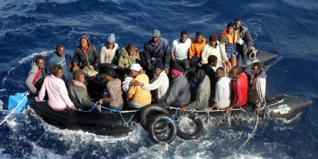 Migranti: 392 salvati davanti coste Libia sbarcati a Porto Torres