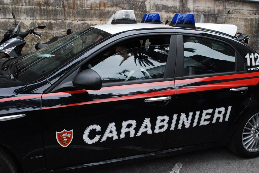 Assenteismo: strisciano badge ed escono, 9 arresti all’Asl di Caserta