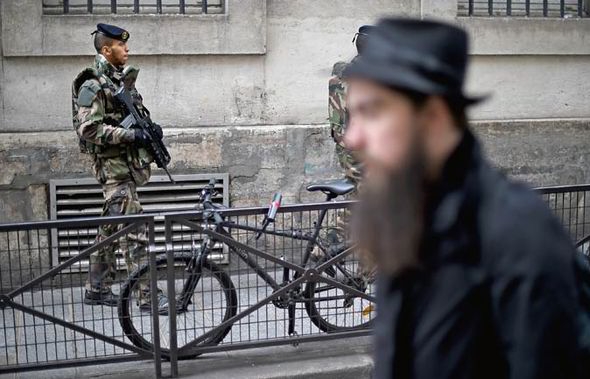 La Francia nella paura, torna l’incubo terrorismo