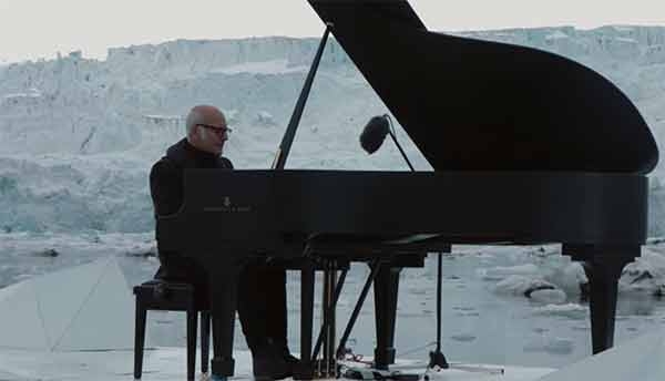 Greenpeace: Ludovico Einaudi suona fra i ghiacci per salvare l’artico. IL VIDEO