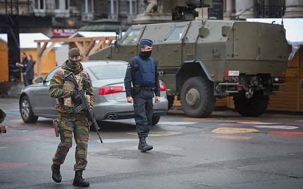 Belgio nel mirino dei terroristi. Ministri sotto protezione