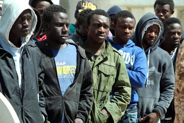 L’UE rischia di alimentare le discriminazioni contro i migranti in Libia