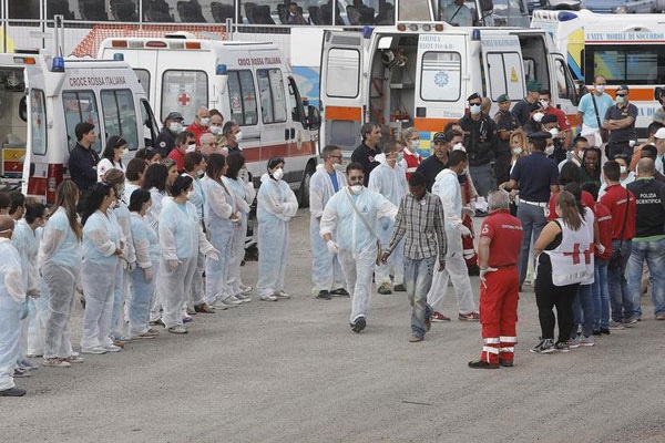 Migranti: 16 giovani morti asfissiati e bruciati