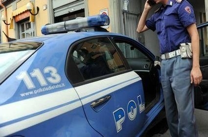 Accoltella agente che tenta impedirgli suicidio, arrestato a Roma