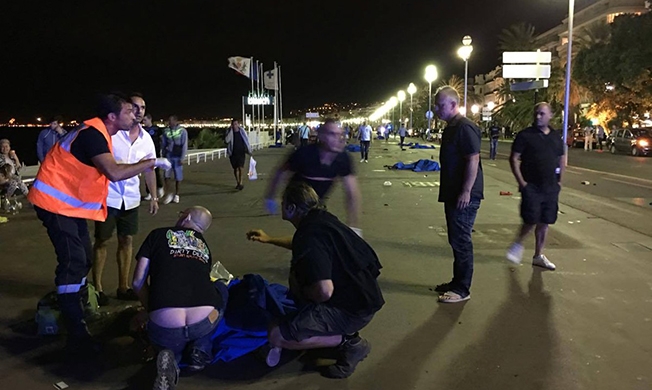 Attentato a Nizza. 84 morti, La Francia sotto shock
