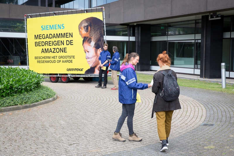 Greenpeace, un messaggio per Siemens in tutto il Mondo: salva il cuore dell’Amazzonia”. FOTO