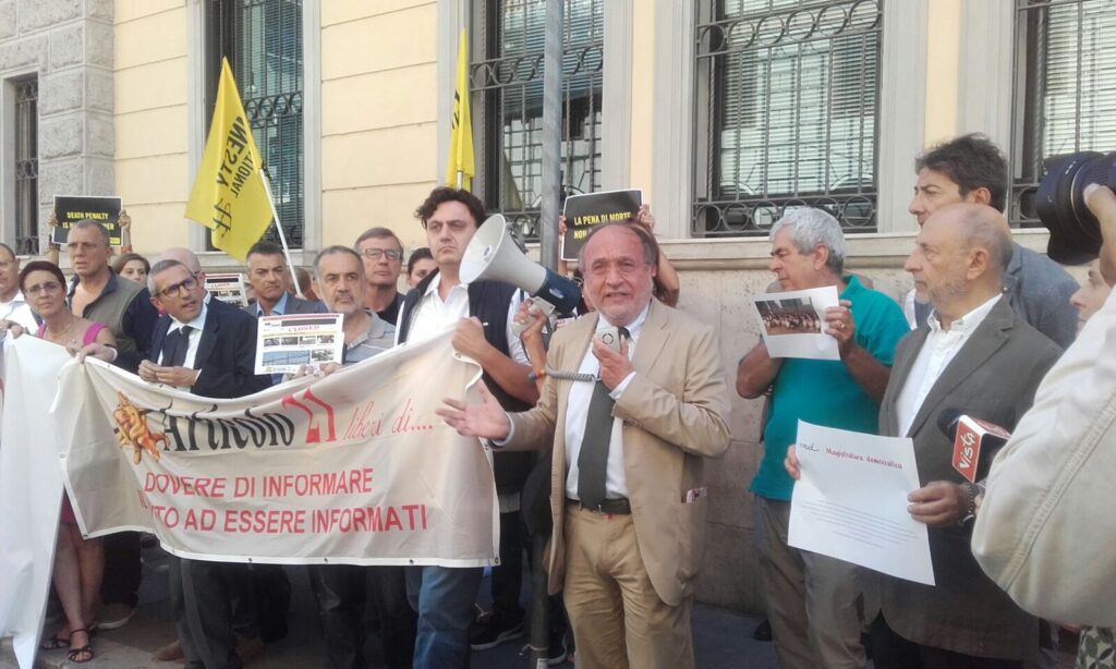 Flash mob di Articolo 21 all’Ambasciata turca per la libertà di espressione. FOTO