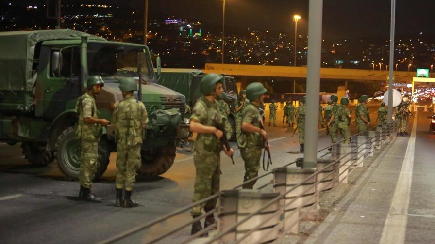 Golpe in Turchia. L’esercito prende il potere,. Erdogan in fuga