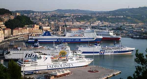 Vacanze: tutto esaurito sui traghetti in porto Ancona,17 mila passeggeri