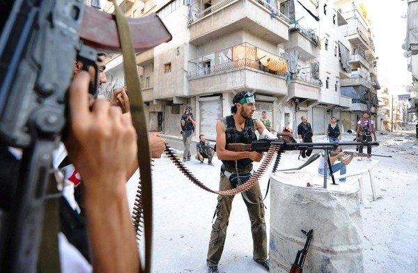 Siria, ribelli ad Aleppo lanciano offensiva contro assedio del governo