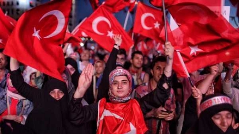 Turchia: Erdogan chiama la piazza, dopo i 70 mila arresti