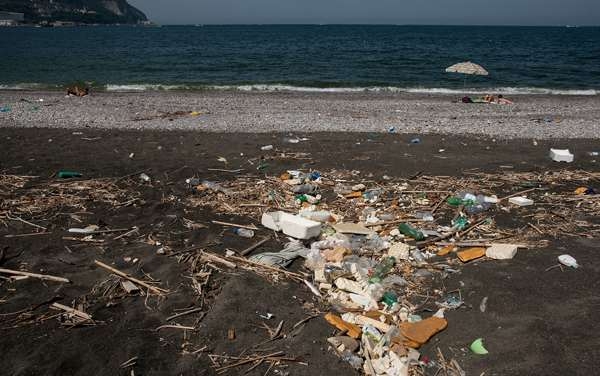 Spiagge. Un punto inquinato ogni 54 km di costa. FOTO