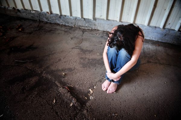 Violenza sessuale: genitori di 17enne denunciano professore